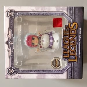 Annie and Tibbers Winter Figure League of Legends
